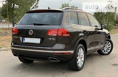 Внедорожник / Кроссовер Volkswagen Touareg 2015 в Киеве