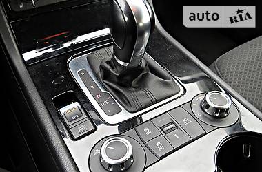 Позашляховик / Кросовер Volkswagen Touareg 2013 в 