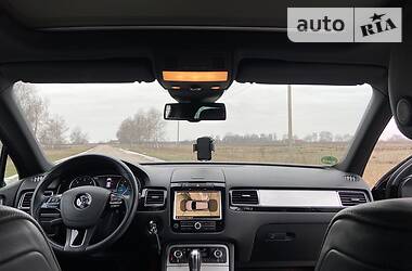 Позашляховик / Кросовер Volkswagen Touareg 2012 в 