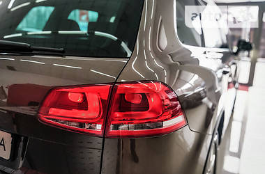 Позашляховик / Кросовер Volkswagen Touareg 2011 в 