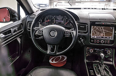 Позашляховик / Кросовер Volkswagen Touareg 2011 в 