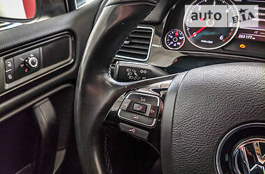Позашляховик / Кросовер Volkswagen Touareg 2011 в 