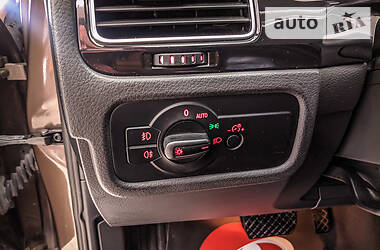 Позашляховик / Кросовер Volkswagen Touareg 2011 в 