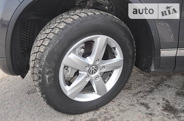 Позашляховик / Кросовер Volkswagen Touareg 2012 в 