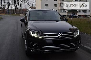 Позашляховик / Кросовер Volkswagen Touareg 2016 в 