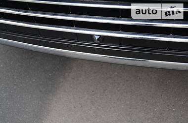 Позашляховик / Кросовер Volkswagen Touareg 2016 в 