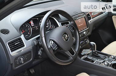 Позашляховик / Кросовер Volkswagen Touareg 2016 в 