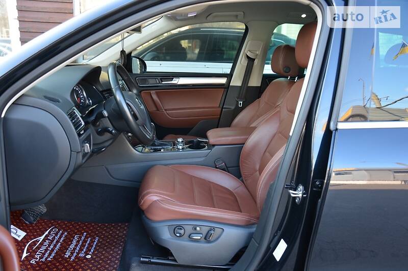 Позашляховик / Кросовер Volkswagen Touareg 2015 в Одесі