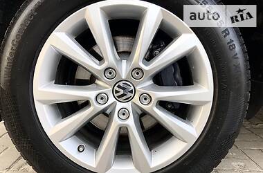 Позашляховик / Кросовер Volkswagen Touareg 2017 в 