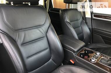 Позашляховик / Кросовер Volkswagen Touareg 2017 в 