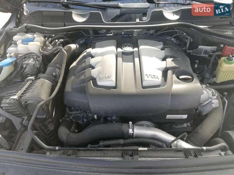 Позашляховик / Кросовер Volkswagen Touareg 2011 в Одесі