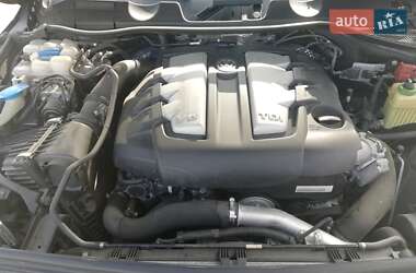 Позашляховик / Кросовер Volkswagen Touareg 2011 в 