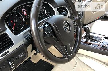 Внедорожник / Кроссовер Volkswagen Touareg 2012 в Ровно