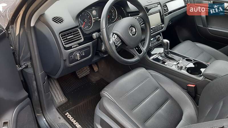 Внедорожник / Кроссовер Volkswagen Touareg 2014 в Харькове