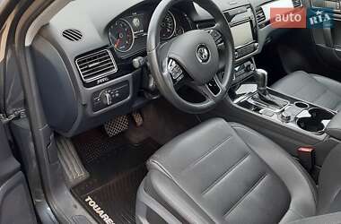 Внедорожник / Кроссовер Volkswagen Touareg 2014 в Харькове