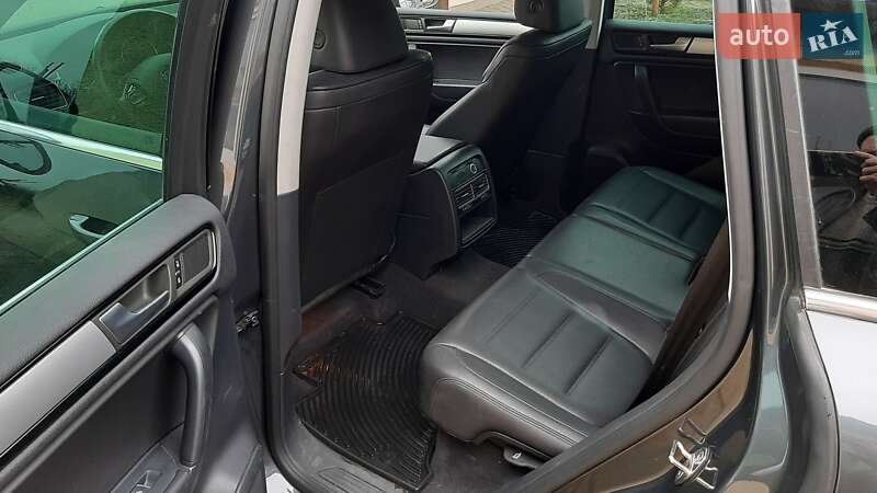 Внедорожник / Кроссовер Volkswagen Touareg 2014 в Харькове