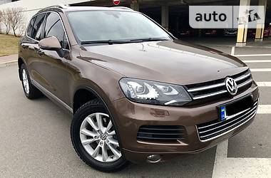 Позашляховик / Кросовер Volkswagen Touareg 2014 в 