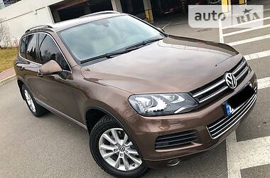 Позашляховик / Кросовер Volkswagen Touareg 2014 в 