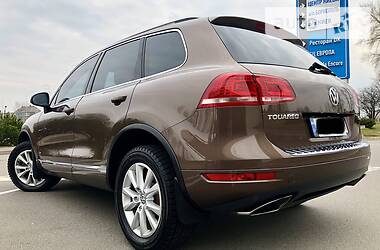 Позашляховик / Кросовер Volkswagen Touareg 2014 в 