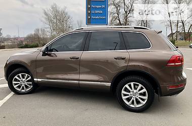 Позашляховик / Кросовер Volkswagen Touareg 2014 в 