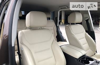 Позашляховик / Кросовер Volkswagen Touareg 2014 в 