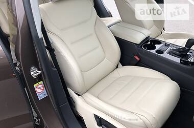Позашляховик / Кросовер Volkswagen Touareg 2014 в 