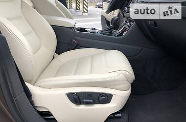 Позашляховик / Кросовер Volkswagen Touareg 2014 в 