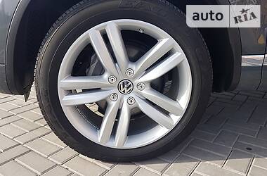 Внедорожник / Кроссовер Volkswagen Touareg 2011 в Николаеве