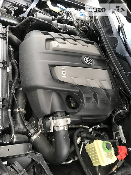 Позашляховик / Кросовер Volkswagen Touareg 2015 в Мукачевому