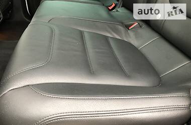 Позашляховик / Кросовер Volkswagen Touareg 2013 в 