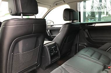 Позашляховик / Кросовер Volkswagen Touareg 2013 в 