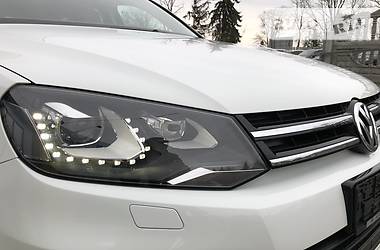Позашляховик / Кросовер Volkswagen Touareg 2013 в 