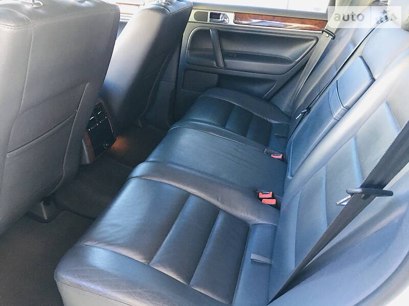 Позашляховик / Кросовер Volkswagen Touareg 2008 в Новомосковську