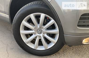 Позашляховик / Кросовер Volkswagen Touareg 2011 в 