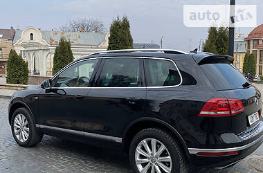 Позашляховик / Кросовер Volkswagen Touareg 2015 в 