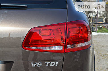 Позашляховик / Кросовер Volkswagen Touareg 2012 в 