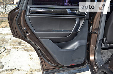 Позашляховик / Кросовер Volkswagen Touareg 2012 в 