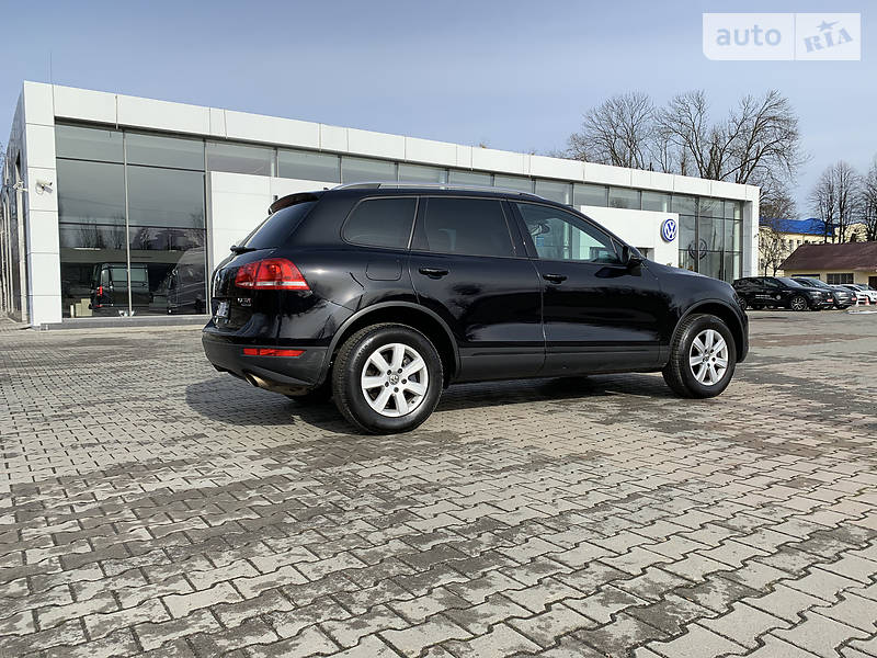 Внедорожник / Кроссовер Volkswagen Touareg 2011 в Житомире