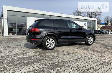 Позашляховик / Кросовер Volkswagen Touareg 2011 в 