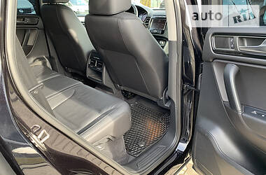 Позашляховик / Кросовер Volkswagen Touareg 2011 в 