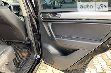 Позашляховик / Кросовер Volkswagen Touareg 2011 в 
