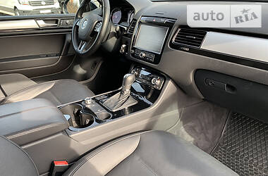 Позашляховик / Кросовер Volkswagen Touareg 2011 в 