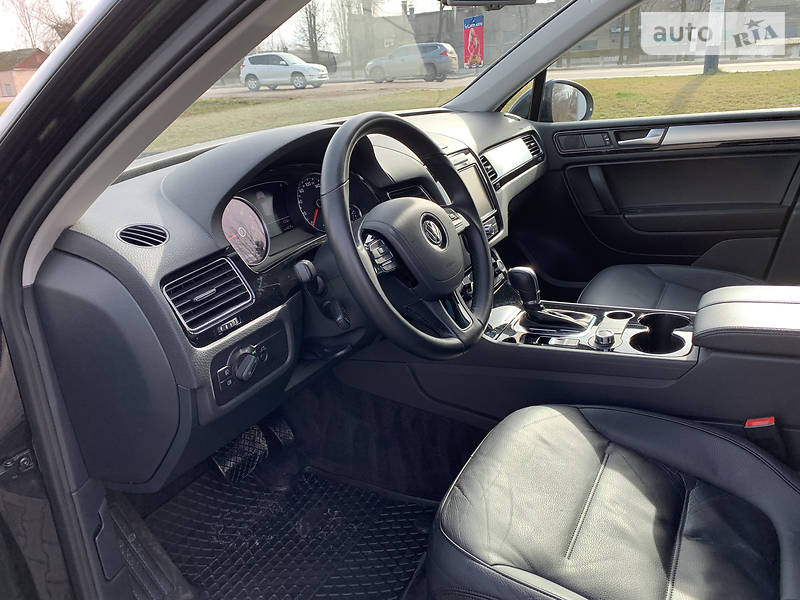 Внедорожник / Кроссовер Volkswagen Touareg 2011 в Житомире