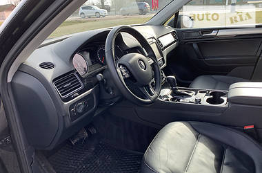 Позашляховик / Кросовер Volkswagen Touareg 2011 в 