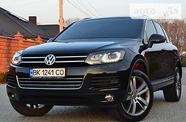 Внедорожник / Кроссовер Volkswagen Touareg 2014 в Ровно