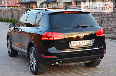 Внедорожник / Кроссовер Volkswagen Touareg 2014 в Ровно