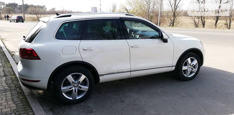 Позашляховик / Кросовер Volkswagen Touareg 2011 в Харкові