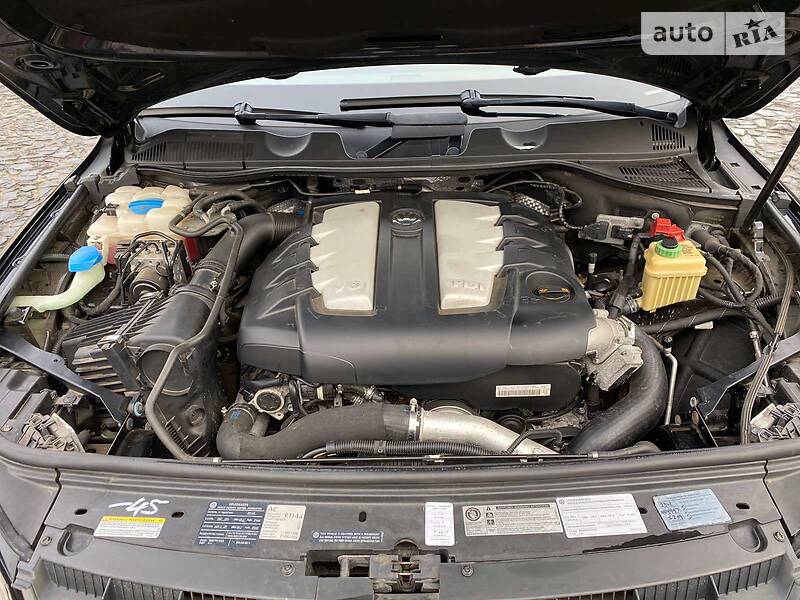 Позашляховик / Кросовер Volkswagen Touareg 2011 в Луцьку