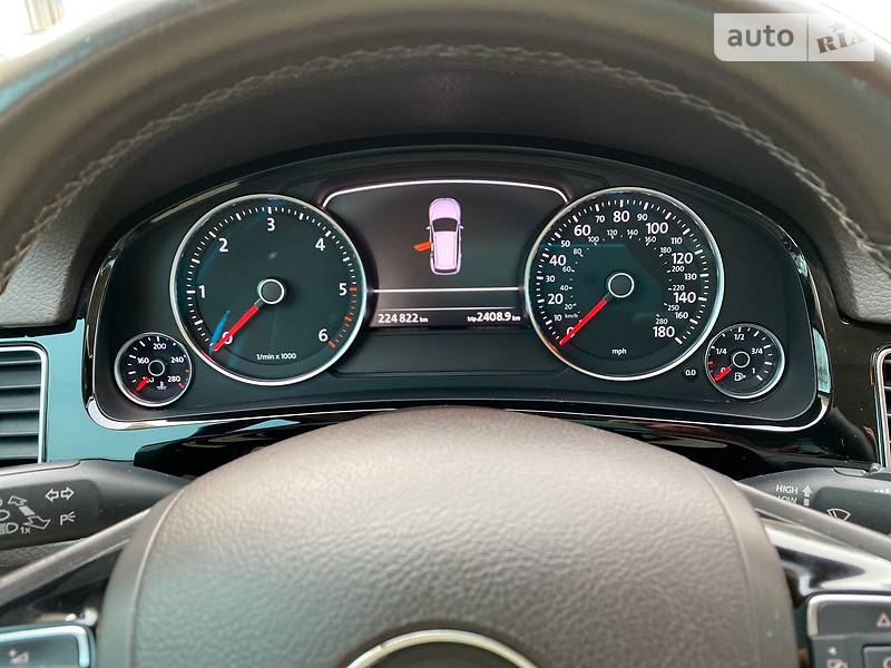 Позашляховик / Кросовер Volkswagen Touareg 2011 в Луцьку