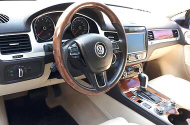 Позашляховик / Кросовер Volkswagen Touareg 2011 в 